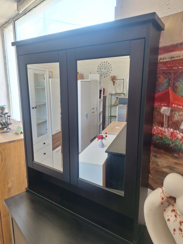 Ikeás Hemnes fürdőszobai tükrös fali szekrény feketére pácolt