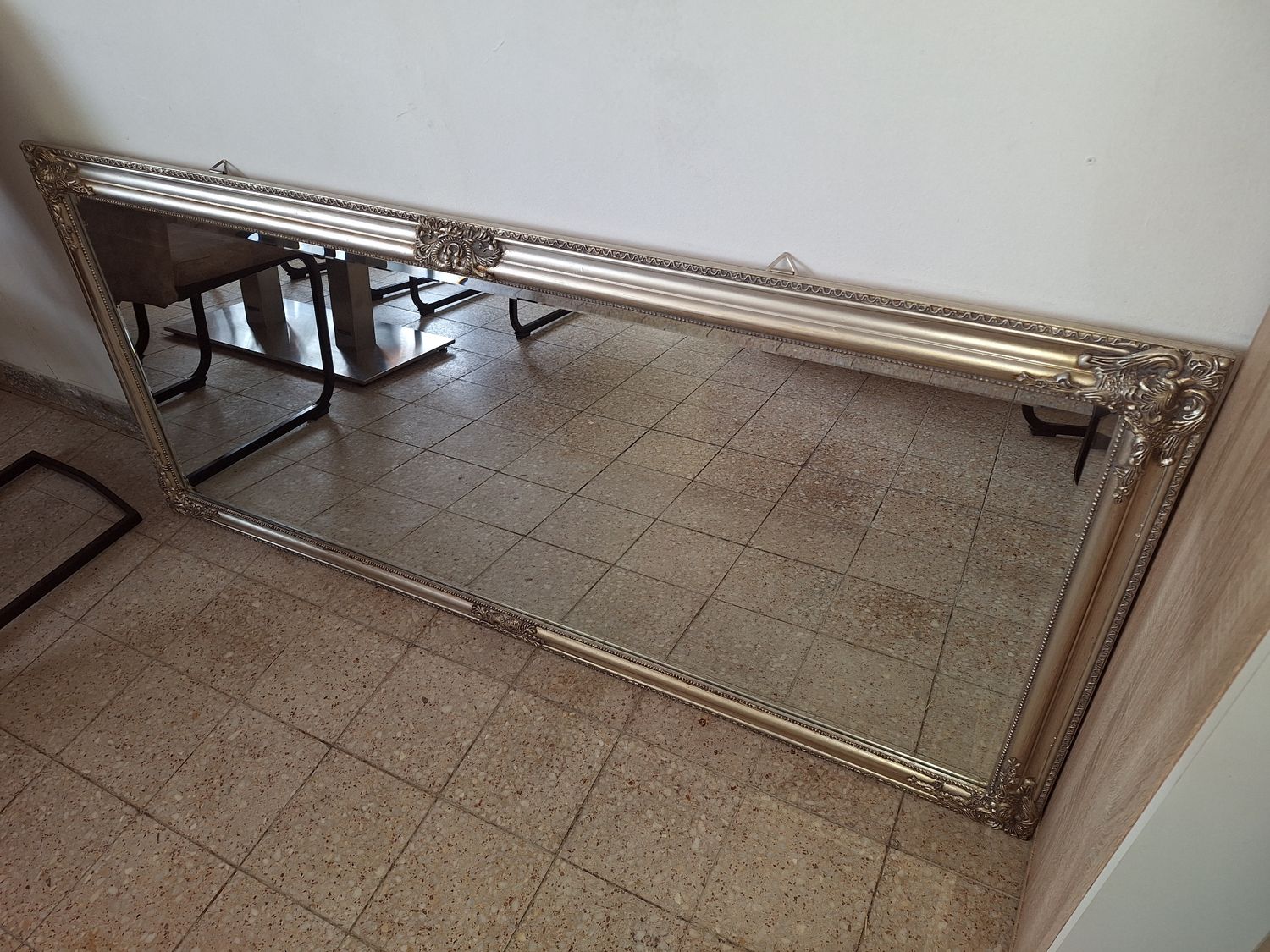 Barokk hatású ezüst színű fali tükör