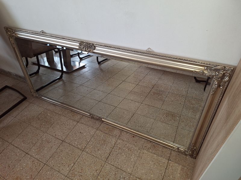 Barokk hatású ezüst színű fali tükör Barokk hatású ezüst színű fali tükör