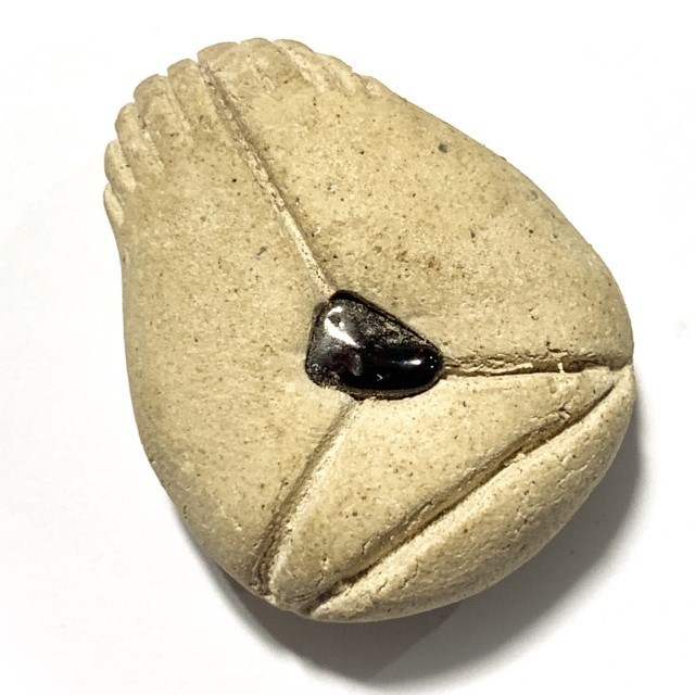 Pra Pid Ta Putto Nuea Poon Sek Pim Plod Nee Ongk Kroo Fang Ploi Ruby Insert Hand Inscription Mae Chee Bun Ruean