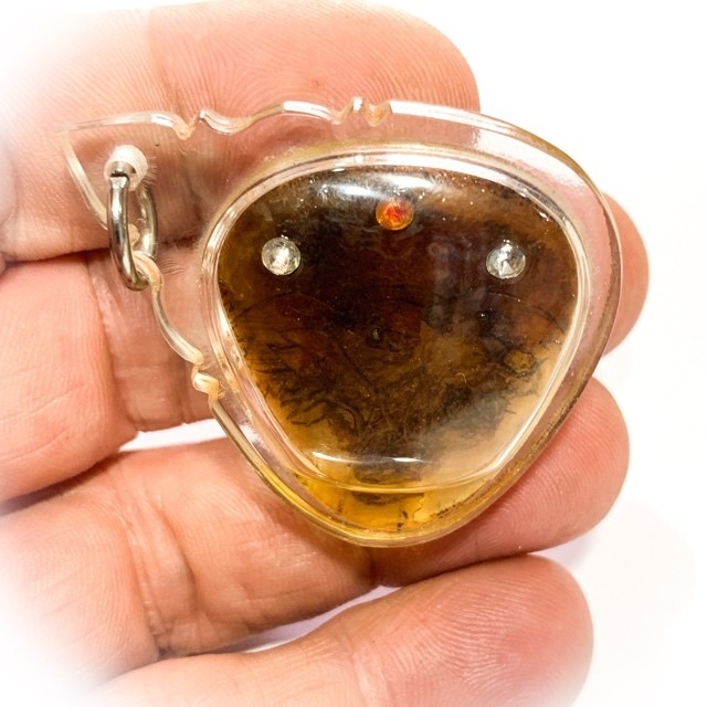 Ban Hneng Graduk Yoni Vulva Bone Carving in Nam Man Prai Oil Hand Inscriptions 5 Gems Luang Por Pina Free EMS