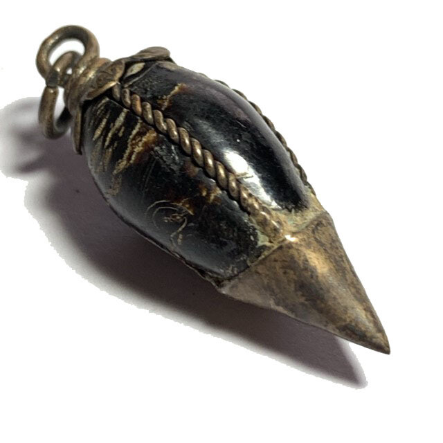 Met Prik Nuea Galabangha Dam 2470 BE Black Coral Yoni Silver Wire Frame Ultra-Rare Amulet Luang Por Ee