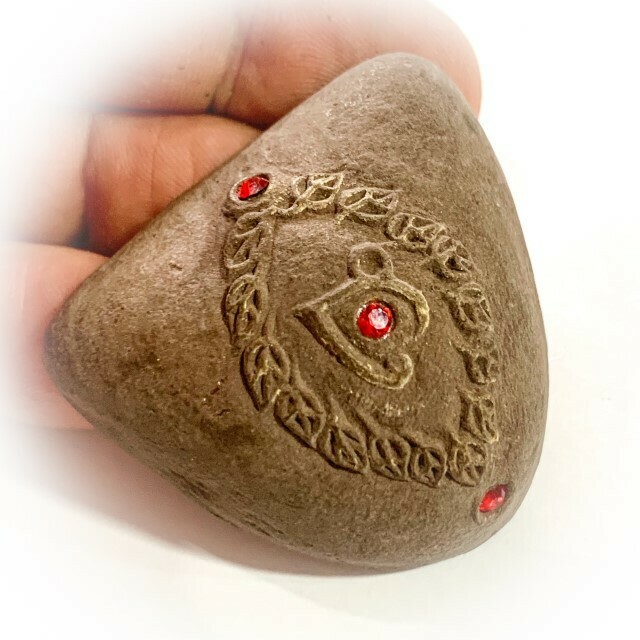 Yoni Aathan Pim Jumbo Early Era Nuea Pong Asupa 3 Gemstones & Kring Bead Sacred Vulva Animist Necromantic Charm Luang Por Pina Free EMS