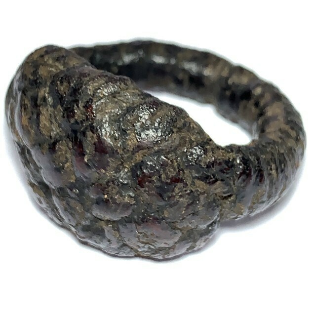 Hwaen Pirod Long Rak Chart Lacquer Coated Yant Cloth & Corpse Cord Warrior Ring of Invincibility Luang Por Muang Wat Ban Tuan