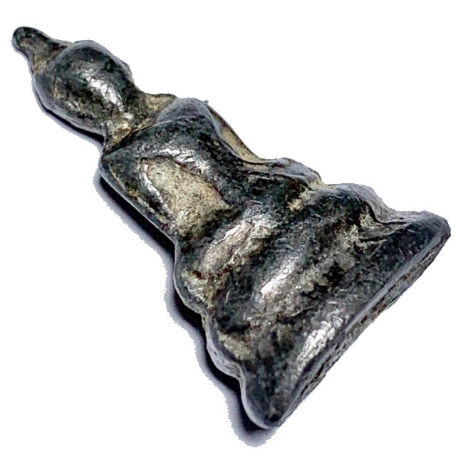 Praput Chin Dtakua Pim Sorng Hnaa Fang Khiaw Hmaa Pha 2460 BE Alchemical Mercurial Alloy with Wolf Tooth Insert Luang Por Dam Wat Kuti