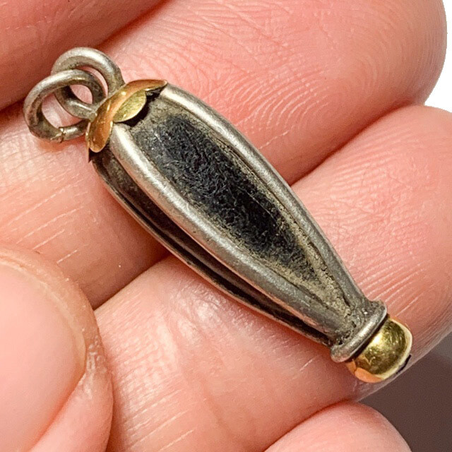 Met Prik Nuea Galabangha Dam 2470 BE Black Coral Yoni Silver Wire Frame Solid Gold Tips Luang Por Ee Wat Sattaheeb