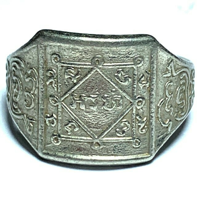 Hwaen Yant Arahang Nuea Galai Ngern Silver Coated Arahant Yantra Ring Luang Por Klaew Wat Wang HIn
