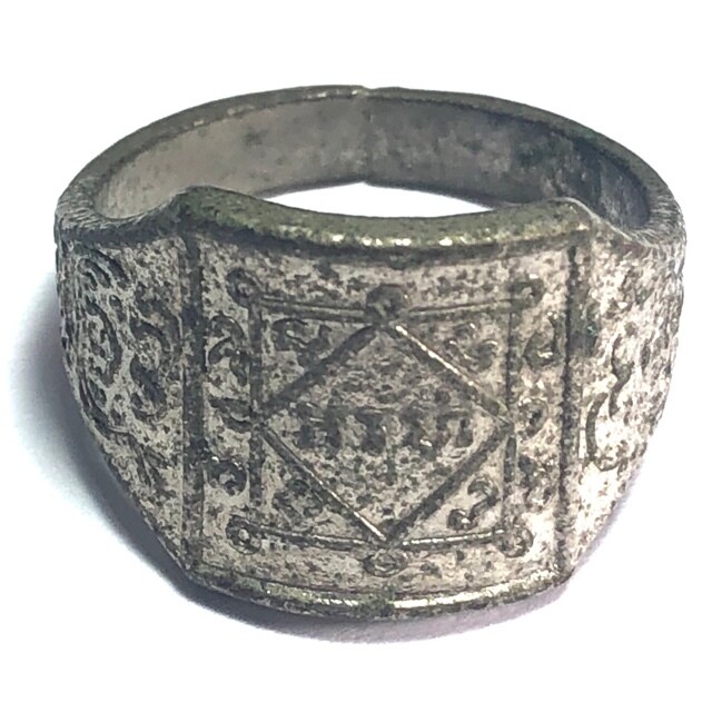 Hwaen Yant Arahang Nuea Galai Ngern Silver Coated Arahant Yantra Ring Luang Por Klaew Wat Wang Hin