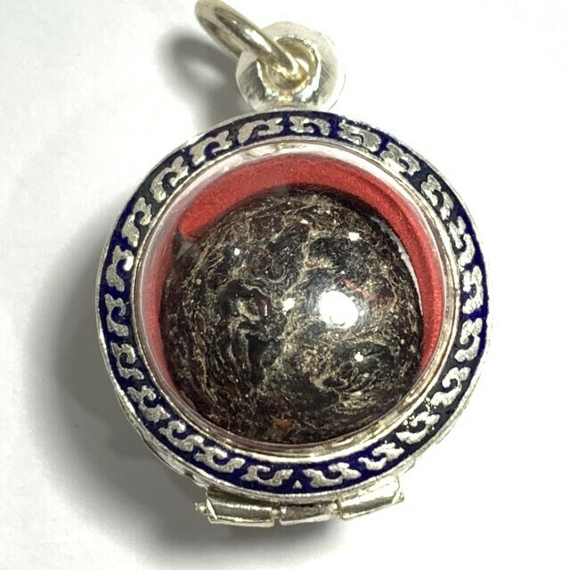 Look Om Ying Mai Ork Maha Ud 2470 BE Nuea Krang Luang Por Tong Sukh Wat Tanode Luang Free Silver Case & Shipping