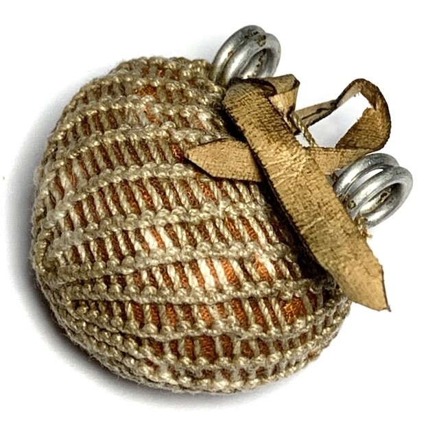 Bia Gae Hum Jiworn Thak Chueak Mad Mont Bailan Jivara Robe Wrapped Cowrie Shell with Parchment Spell Luang Phu Rian Wat Bang Rahoeng