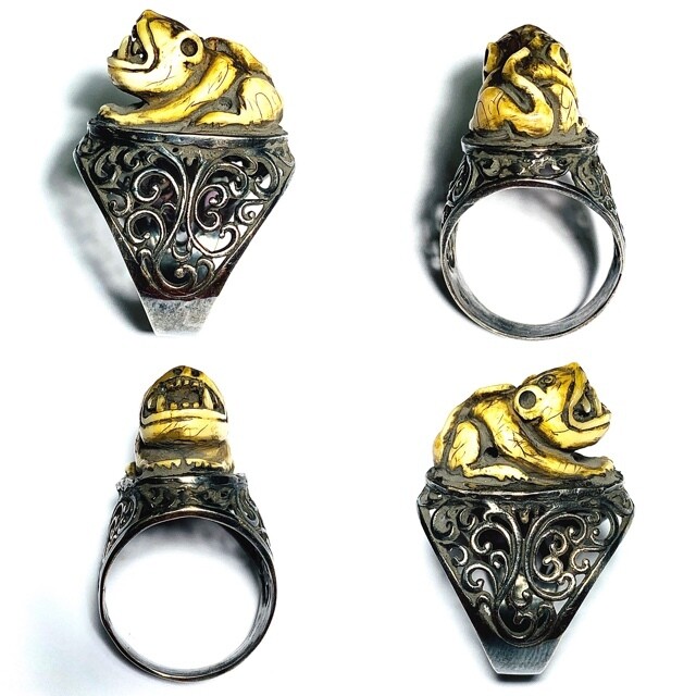 Hwaen Suea Gae Maha Amnaj Carved Tiger Tooth Amulet Luang Por Parn Wat Bang Hia Circa 2440 BE