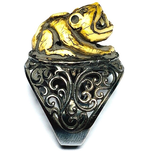 Hwaen Suea Gae Maha Amnaj Carved Tiger Tooth Amulet Luang Por Parn Wat Bang Hia Circa 2440 BE