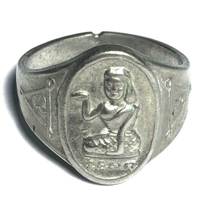 Hwaen Nang Kwak Supawadee Magic Ring for Sales Persons Luang Por Guay Wat Kositaram