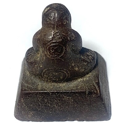 Pra Pid Ta Nuea Pong Kluk Rak Jarn Yant Putto Hand Inscribed Statuette Luang Por Dam Wat Mai Nopparam
