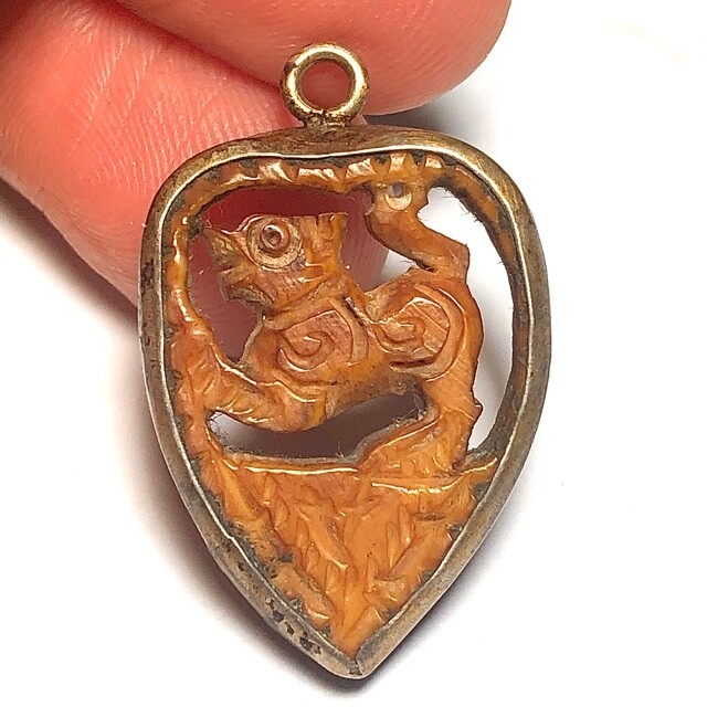 Singh Sam Khwan Gae Nga Pim Hang Loi Himapant Carved Ivory Singha Lion Luang Por Derm Wat Nong Po