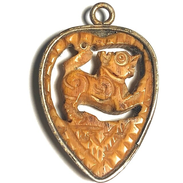 Singh Sam Khwan Gae Nga Pim Hang Loi Himapant Carved Ivory Singha Lion Luang Por Derm Wat Nong Po