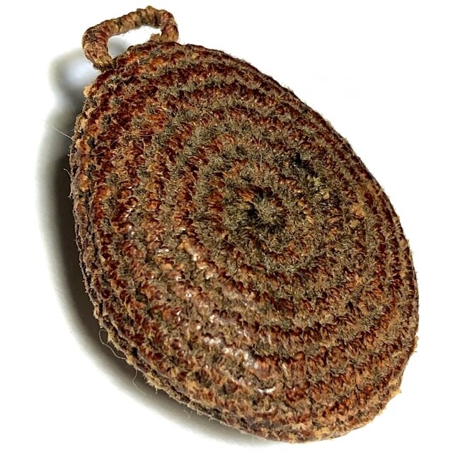 Bia Gae Thak Chueak Perd Hlang Mee Hoo Luang Por Tat Intachodto Wat Karuhabodee Circa 2480 BE