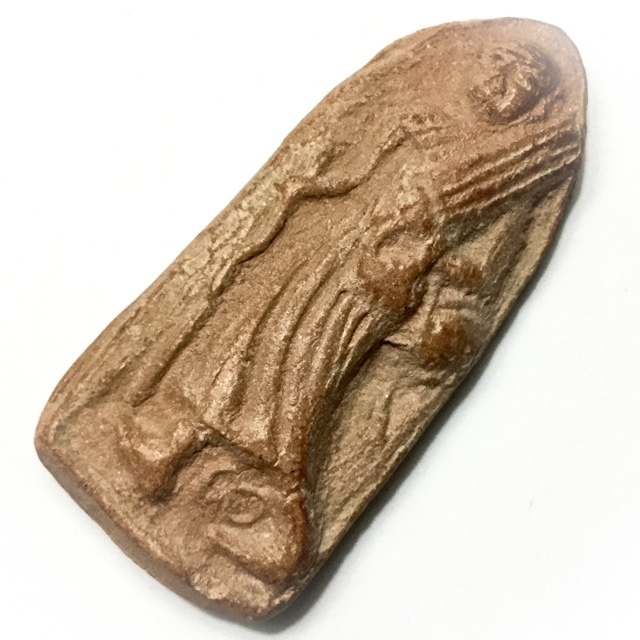 Pra Sivali - Walking Buddha Amulet - Nuea Din Pim Yai Niyom - Luang Por Guay Wat Kositaram (2448 - 2522 BE)