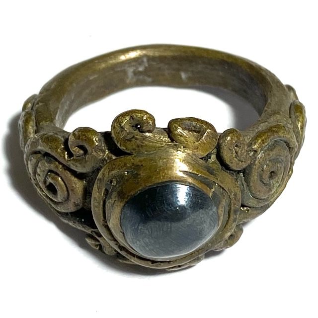 Hwaen Hua Maekapat Circa 2460 BE Magic Ring with Alchemical Substance 2 Cm - Luang Por Im - Wat Hua Khao