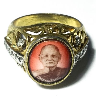 Hwaen Locket Nuea Tong Dork Buab Fang Paetch - Guru Monk Ring 1.7 Cm Inner Diameter - Luang Por Pae Wat Pikul Tong