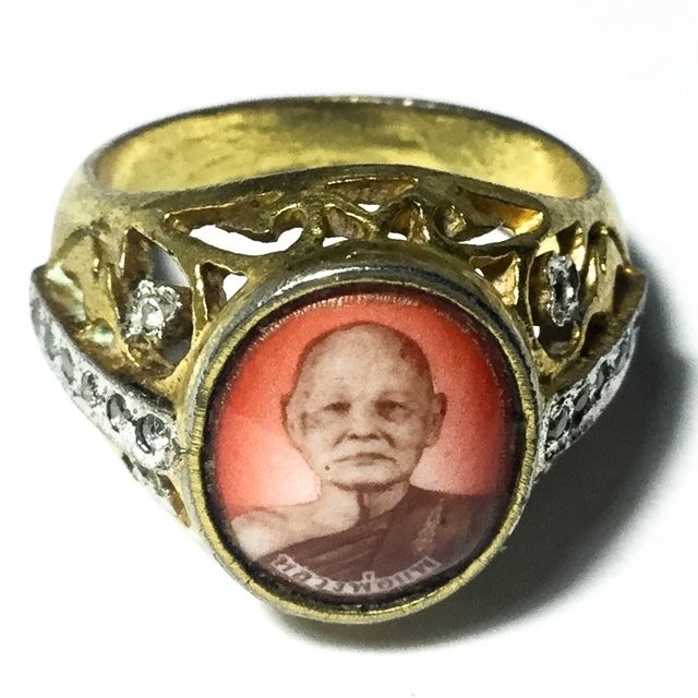 Hwaen Locket Nuea Tong Dork Buab Fang Paetch - Guru Monk Ring 1.7 Cm Inner Diameter - Luang Por Pae Wat Pikul Tong