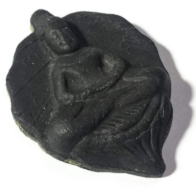 Pra Po Jak Bai Po Hlang Yant Duang 2500 BE - Nuea Bailan - Bodhileaf Buddha with Yantra on Rear Face - Luang Por Lee Wat Asokaram