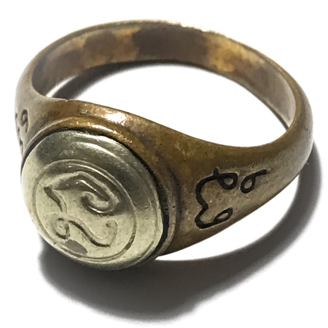 Hwaen Hua Na Bad Dtalord Yuk Dton Magic Ring With Sacred Na Spell Insert Nuea Tong Daeng Hua Albaca - Luang Por Phaew - Wat Tanode Luang