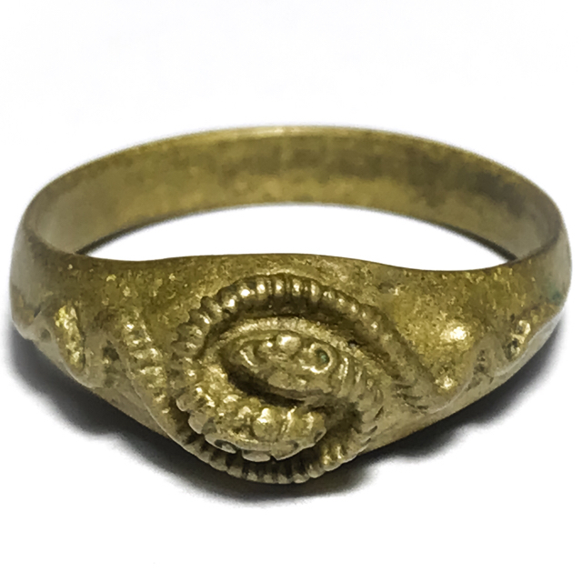 Hwaen Ngu Giaw Sap Entwined Snakes Magic Ring of Protection Wealth and Treasure Circa 2460 BE - Luang Por Im - Wat Hua Khao