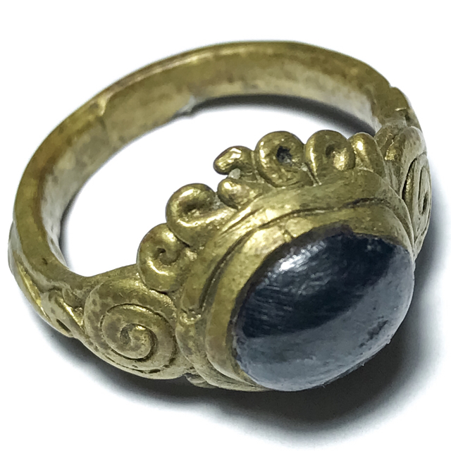 Hwaen Hua Maekapat Circa 2460 BE Magic Ring with Alchemical Substance 2.0 Cm - Luang Por Im - Wat Hua Khao