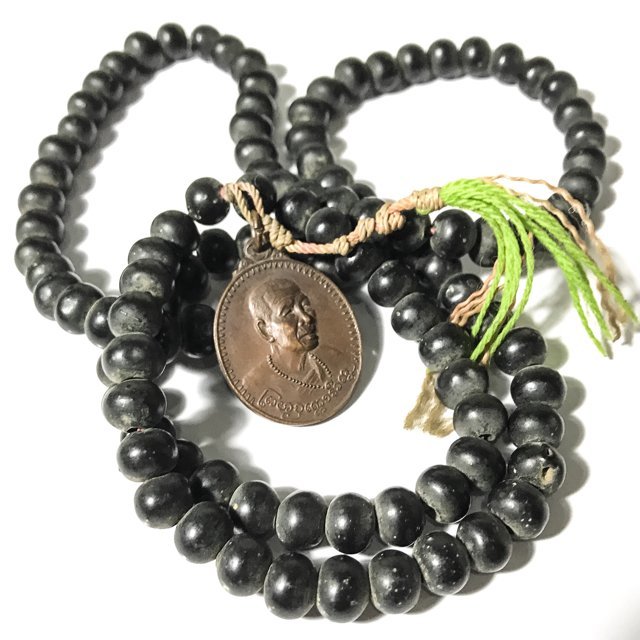 Prakam Saksit 108 + Rian Roop Muean 2520 BE Blessed Buddhist Rosary with Monk Coin - Kroo Ba Prohmajak Wat Pra Puttabat Tak Pha