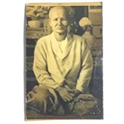 Roop Tai Gradat Hnang Gai Old Sacred Photo of The Buddhist Nun Kun Mae Chee Bun Ruean of Wat Awut
