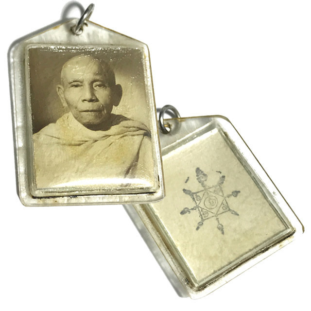 Roop Tai Gradat Hnang Gai Hlang Yant Paed Tidt 2505 BE Blesséd Photograph - Por Tan Klai Wajasit