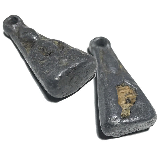 Praput Chin Dtakua Pim Klang Fang Khiaw Hmaa Pha 2460 BE with Wolf Tooth Insert - Luang Por Dam - Wat Kuti