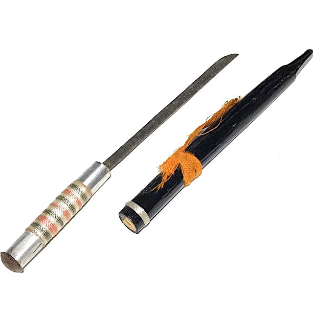 Meet Daab Lek Dtid Jiworn Sacred Ritual Spirit Knife Thai Flag Cord Wrapped Hilt &amp; Civara Monks Robe 6 Inches - Luang Por Tob