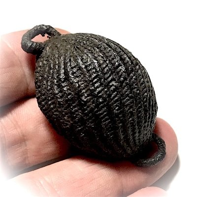 Bia Gae Baeb Thak Chueak Long Rak Sacred Cowry Shell Ancient Amulet Luang Phu Rod Wat Nai Rong