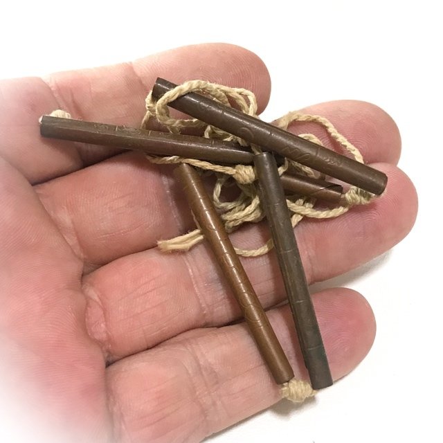 Takrut Tong Daeng Sariga 5 Dork Mad Chueak Five Yantra Spells on Spellbound Cords Luang Por Jong - Wat Na Tang Nork