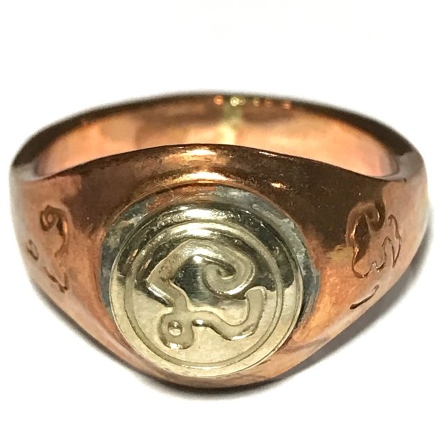 Hwaen Hua Na Bad Dtalord  Nuea Tong Daeng Magic Ring With Sacred Na Yantra Spell Luang Por Phaew