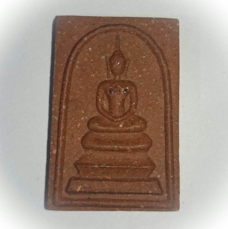 Pra Somdej Nuea Daeng with Ruby Fragments - Luang Por Niyom - Wat Takian Tia  Circa 2540 BE
