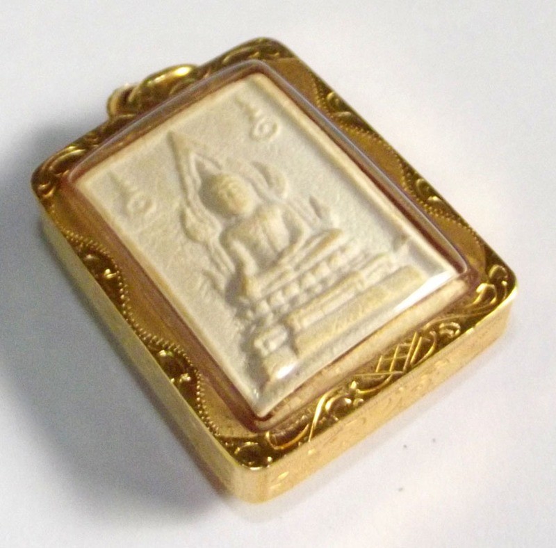 Somdej Pra Kam Khaw Maha Lap - Nuea Pong Puttakun - Solid Gold Waterproof Casing - Luang Por Ruesi Ling Dam - Wat Ta Sung 2533 BE