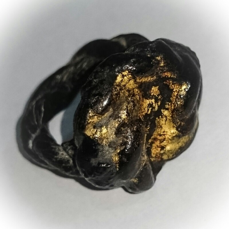 Hwaen Pirod Long Rak Pid Tong Kong Grapan Chadtri Warrior Ring - Luang Por Plien - Wat Dtai 2424 BE