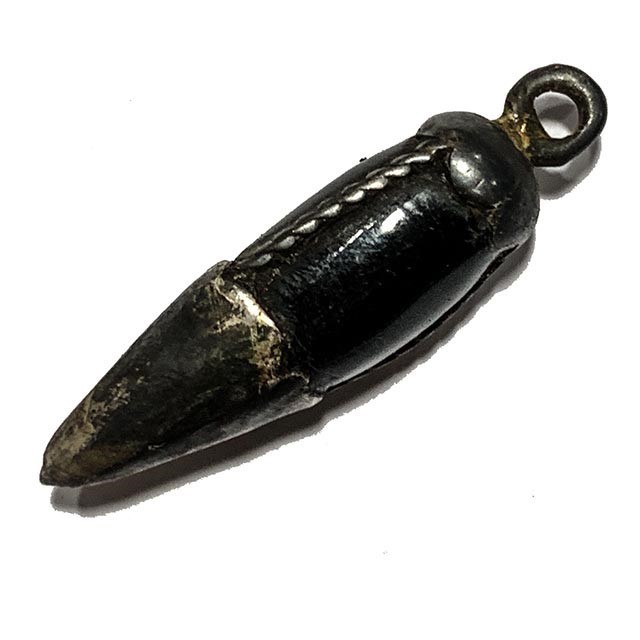 Met Prik Nuea Galabangha Dam Black Coral Yoni 2470 BE Silver Wire Frame Bullet Shape Ultra-Rare Luang Por Ee