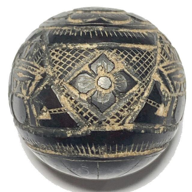 Kot Kala Pra Rahu Mai Mee Ta Ud Kring Eyeless Coconut Shell with Magic Bead Rattle Luang Por Noi Wat Srisa Tong