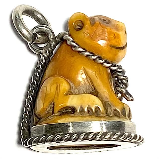 Khiaw Suea Gae Tiger Tooth Amulet Hand Spell Inscriptions Ancient Silver Wire Frame Luang Por Parn Wat Bang Hia