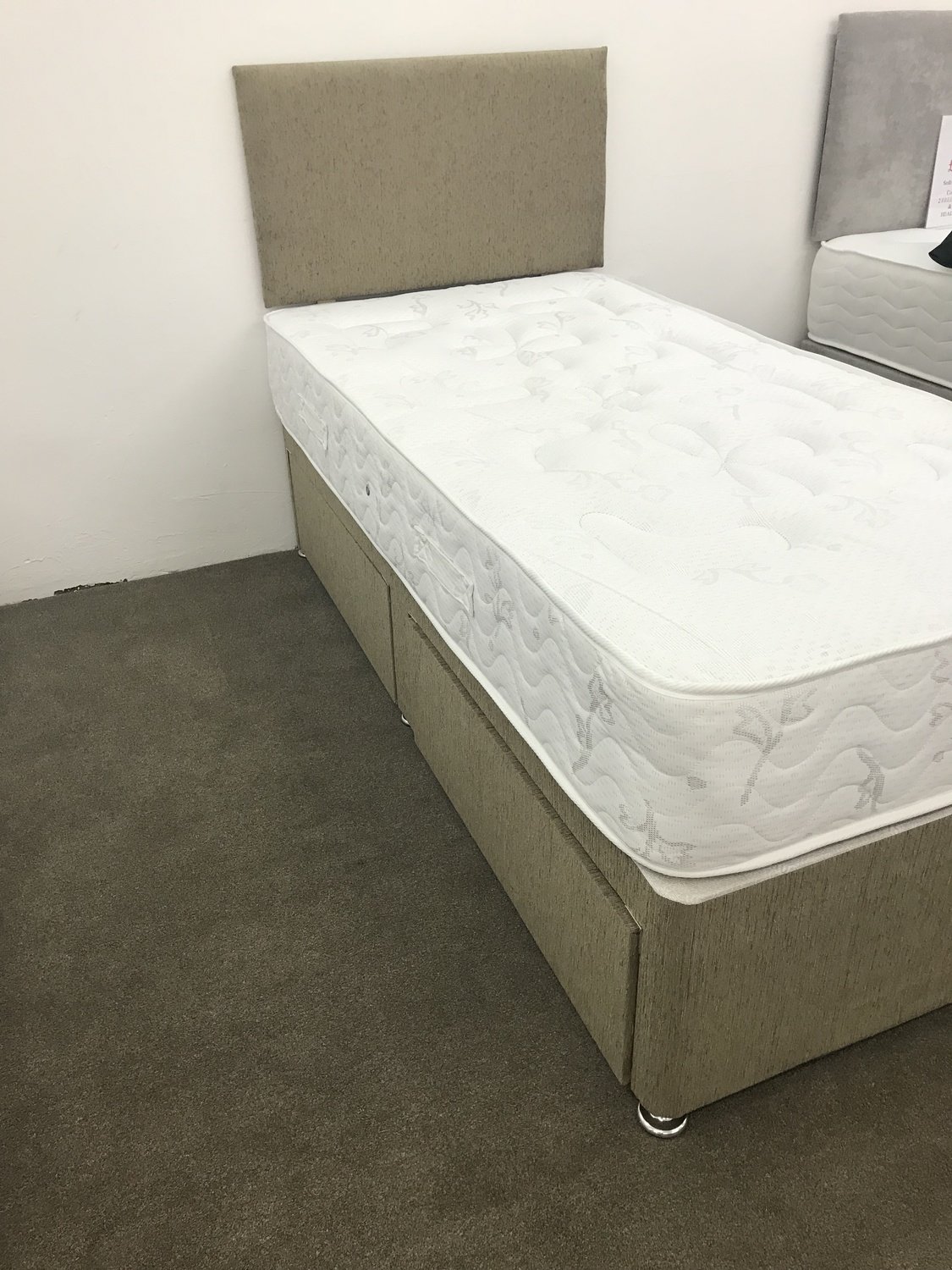 Beauty Topaz Chenille Divan Set