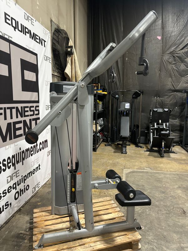 Paramount Lat Pulldown