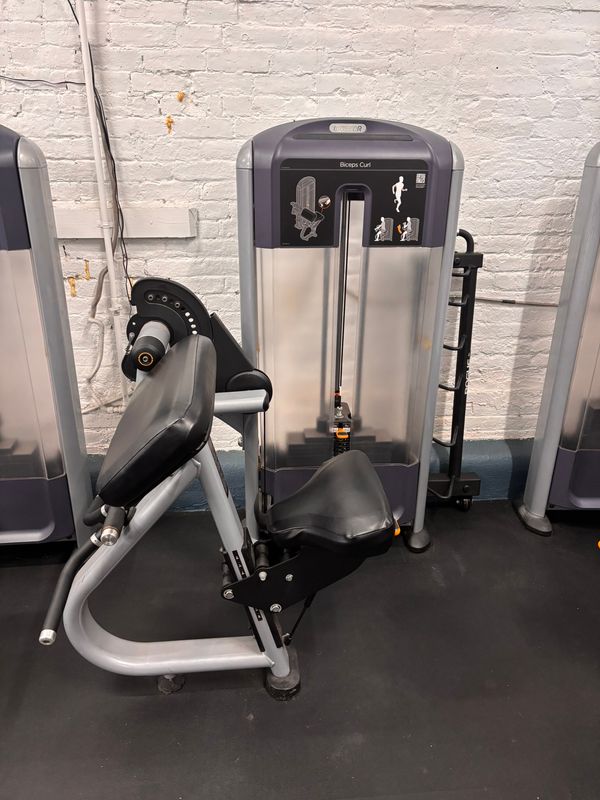 Precor Biceps Curl