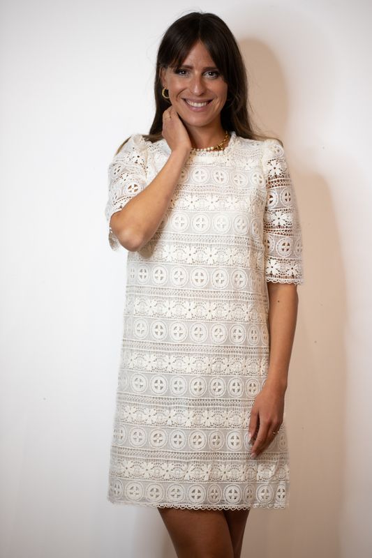 Robe courte dentelle