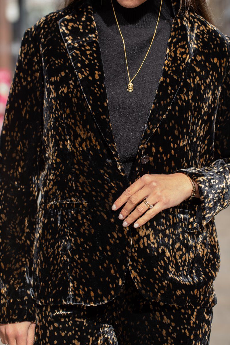 Veste en velours imprimé noir et or