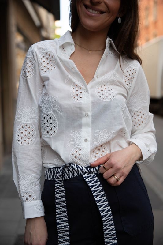 Chemise blanche ajourée
