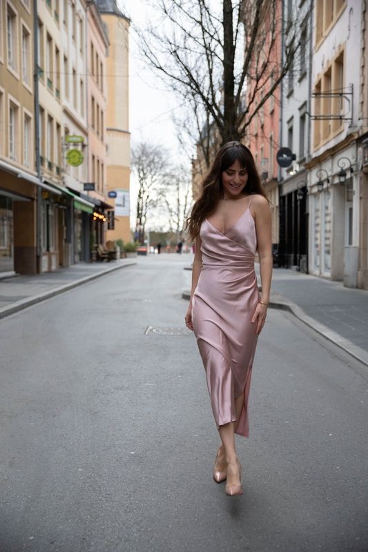 Robe satinée fines bretelles